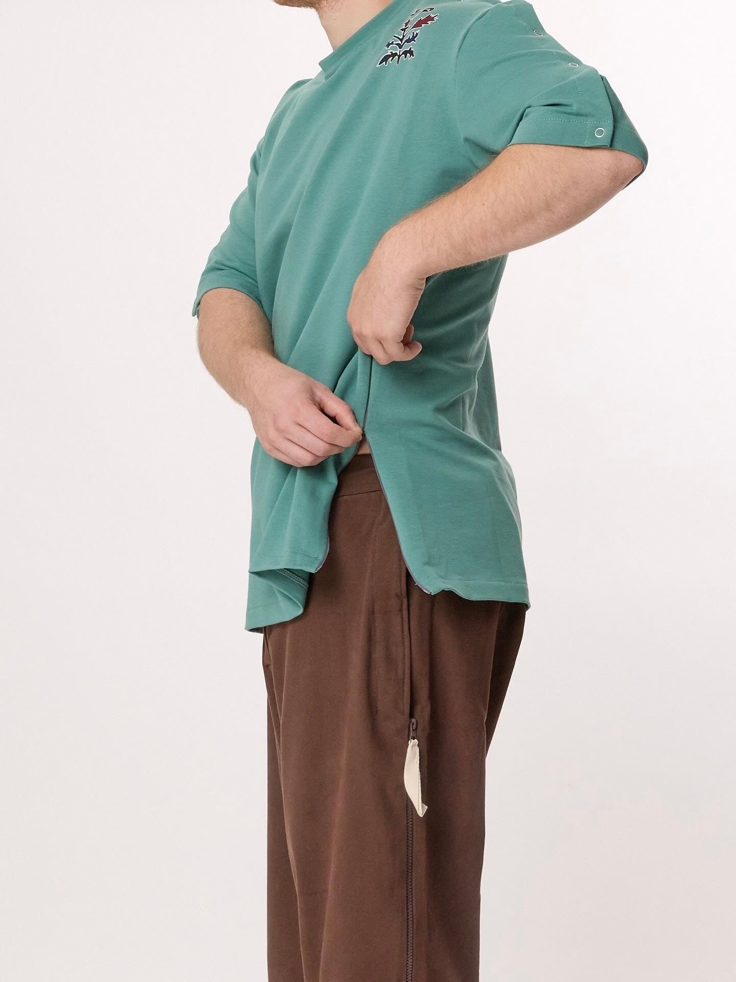 WYNflair Adaptive T-Shirt – Green, Side & Shoulder Access